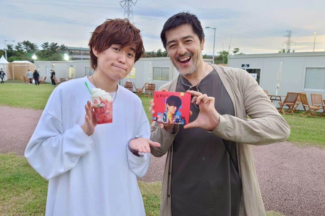 谷中敦さんのインスタグラム写真 - (谷中敦Instagram)「Tani Yuukiさんの『Cheers』のMVにカメオ出演しました。Taniくんと仲良くなったのは4月末、いちご削りの旨さを語り合ってからでした。これからも楽しいこと美味しいこと探していこうね笑」8月4日 21時55分 - a.yanaka