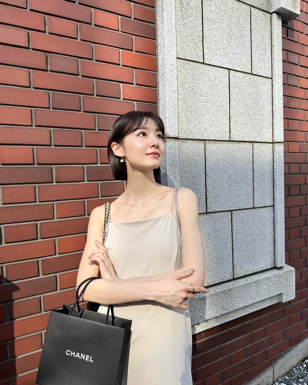 糸原美波さんのインスタグラム写真 - (糸原美波Instagram)「27🎂  私事ですが、 8月から新しい事務所に所属になり 引越しをしたり。 様々な環境が新しくなり、皆様のおかげで とても素敵なスタートをきれております 🌥️⛅️  27歳もわくわくでいっぱいです🤎  こんな私ですが これからも私らしく、 でも更に気を引き締めて 邁進してまいりますので これからもよろしくお願いします 🕊️  2023.8.4  #27」8月4日 21時59分 - minami_itohara