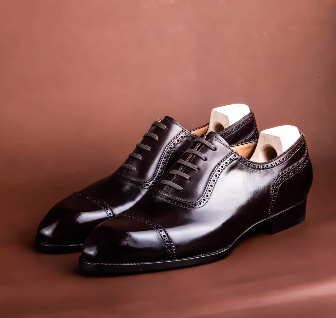 サンクリスピンのインスタグラム：「Shoes, elevated to sculpture. That’s the story of Saint Crispin’s.​​​​​​​​​ #shoes #handmadeshoes #madetoorder #mtoshoes #bespokeshoes #handwelted #shoeporn #madebyhand #shoestagram #agentlemanschoice #onlyforgentlemen」