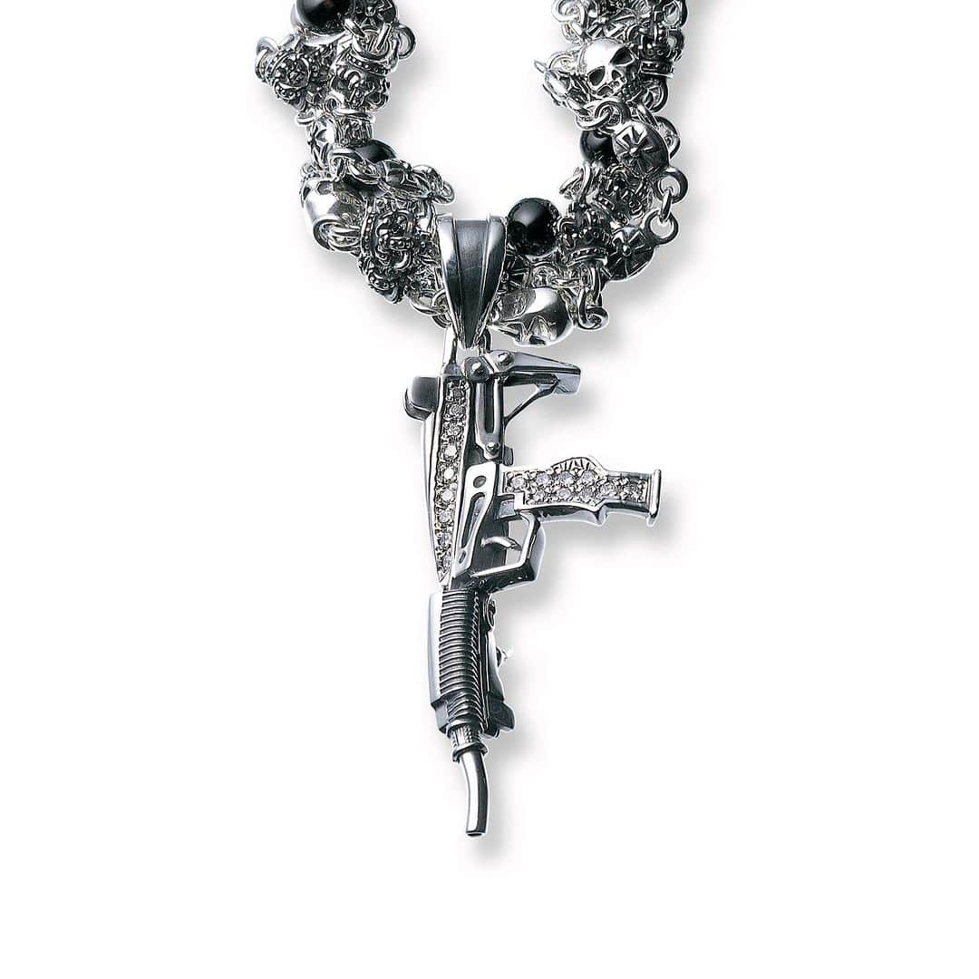 ジャスティンデイビスのインスタグラム：「UNNECESSARY Pendant  #justindavis #ジャスティンデイビス #peace #unnecessary #spj151」