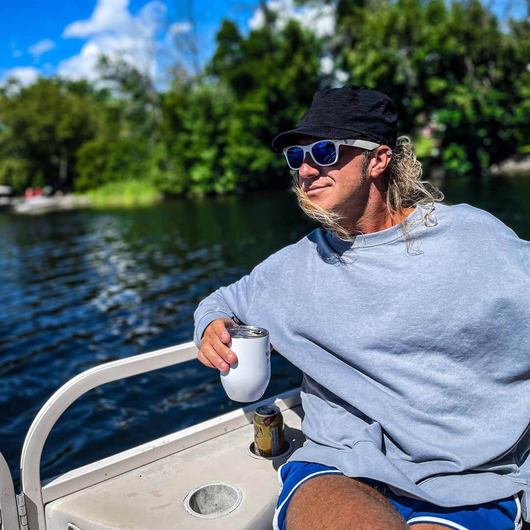 ブレイズ・プラントのインスタグラム：「A little boat ride on the #rideauriver in #manotick Gotta love being #home again! #ottawa #vanier」