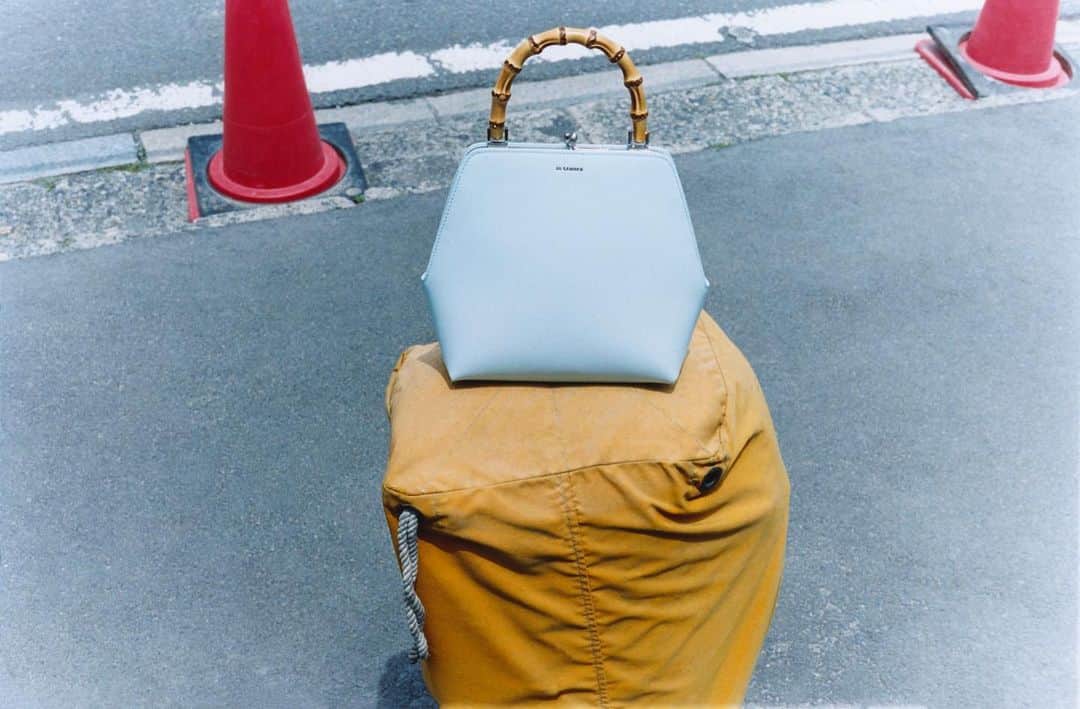 ジルサンダーのインスタグラム：「#JILSANDER  Goji Bamboo Bag, Kyoto, Japan 2023  @nikkimcclarron    #JilSanderbyLucieandLukeMeier」