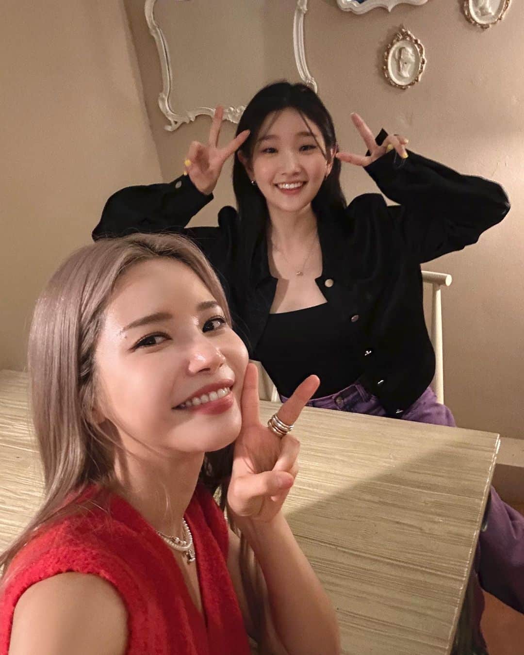 のインスタグラム：「힌트가 #댕댕 이어찌롱  우리용선이 빠이팅🐾🫶🐾」