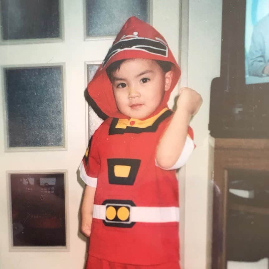 ラブリのインスタグラム：「- 白濱レッドのお誕生日30歳おめでとう。きっとあなたは白濱亜嵐になるために産まれてきたよね。でもより一層白濱亜嵐によりなるために生きて、10年経っても白濱亜嵐に真っ当で、そんな姿に人々は魅了されてるのでしょう。  30代、の白濱亜嵐お楽しみくださいませ🤫 @alan_shirahama_official」