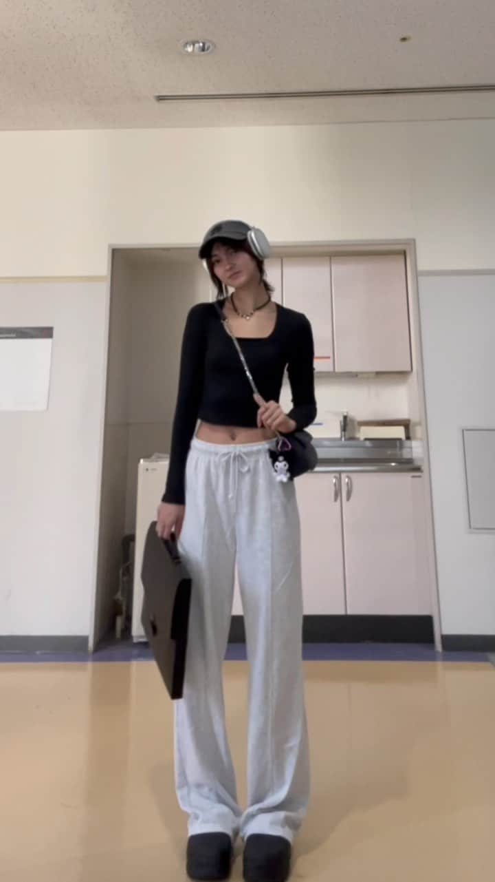 のインスタグラム：「This song just...🤦🏻‍♀️🤍」