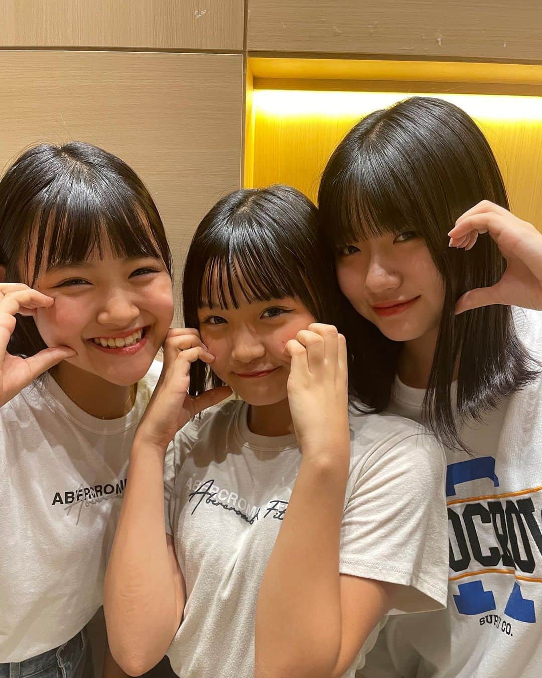 のインスタグラム：「さて、今日は早く寝よう!  おやすみー💤  _ _ _ _ _ _ _ _ _ _ _ _ _ _ _ _ _   ◽️YouTube◽️ ろこまこあこチャンネル ▶︎夏休み毎日投稿中  ろこチャンネル ▶︎木曜日　17時〜  ライブ配信 ▶︎毎日投稿中お休み  ◽️TikTok◽️ ろこまこあこ ▶︎ atukiyo0311 ろこ（母管理）▶︎ rocoz.0517rma  ◽️Instagram◽️ ろこ（母管理）▶︎ @rocoroco0517 まこ（母管理）▶︎ @macomacomacorun  あこ（母管理）▶︎ @acoacoaconz  _ _ _ _ _ _ _ _ _ _ _ _ _ _ _ _ _ _  #kidsfashion#三姉妹#youtube#youtuber#ろこまこあこ#キッズコーデ#小学生コーデ#jc2#js6#twins#双子#コーデ#kids」