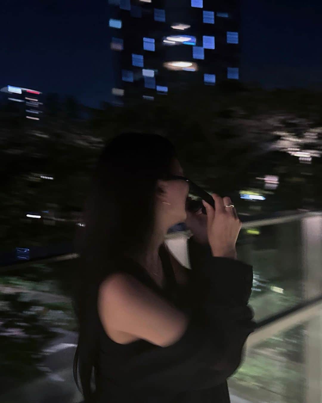 山本梓衣菜さんのインスタグラム写真 - (山本梓衣菜Instagram)「..  みんなでご飯に行った日に 早坂くらげちゃん🪼が撮ってくれた思い出。  これ全部同じ位置から撮ってるの！😂 酔っ払いカメラマン、ズームを使いこなしていた☺️笑  #roppongi」8月4日 22時50分 - shiina_yamamoto