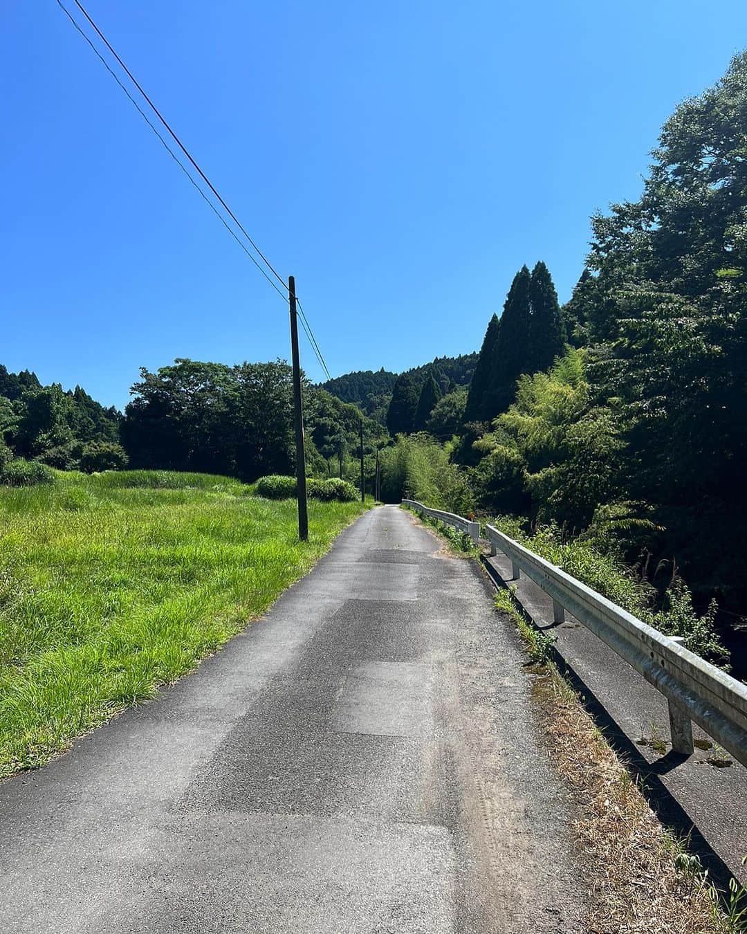 小山ティナのインスタグラム：「この先も道は続きますよー🚶‍♀️」
