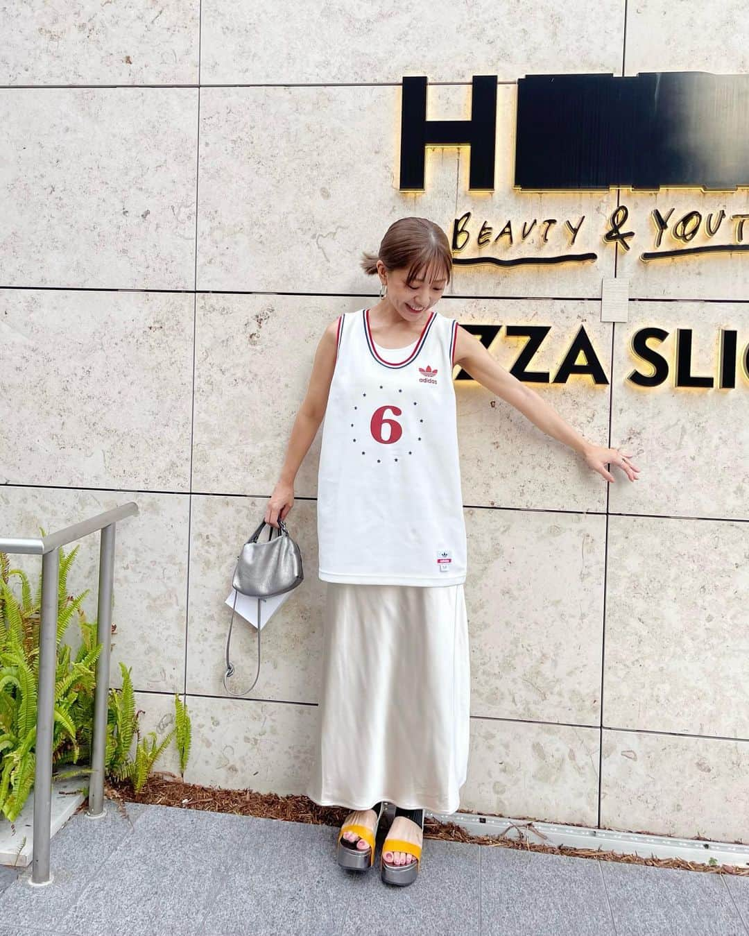 本橋優華さんのインスタグラム写真 - (本橋優華Instagram)「🥵🔥 ゲームシャツがマイブームです。  #ootd#gameshirt#basketball#sandals#unitednude#adidas #vintage#ゲームシャツ#ユニフォーム」8月4日 23時02分 - uk_jp