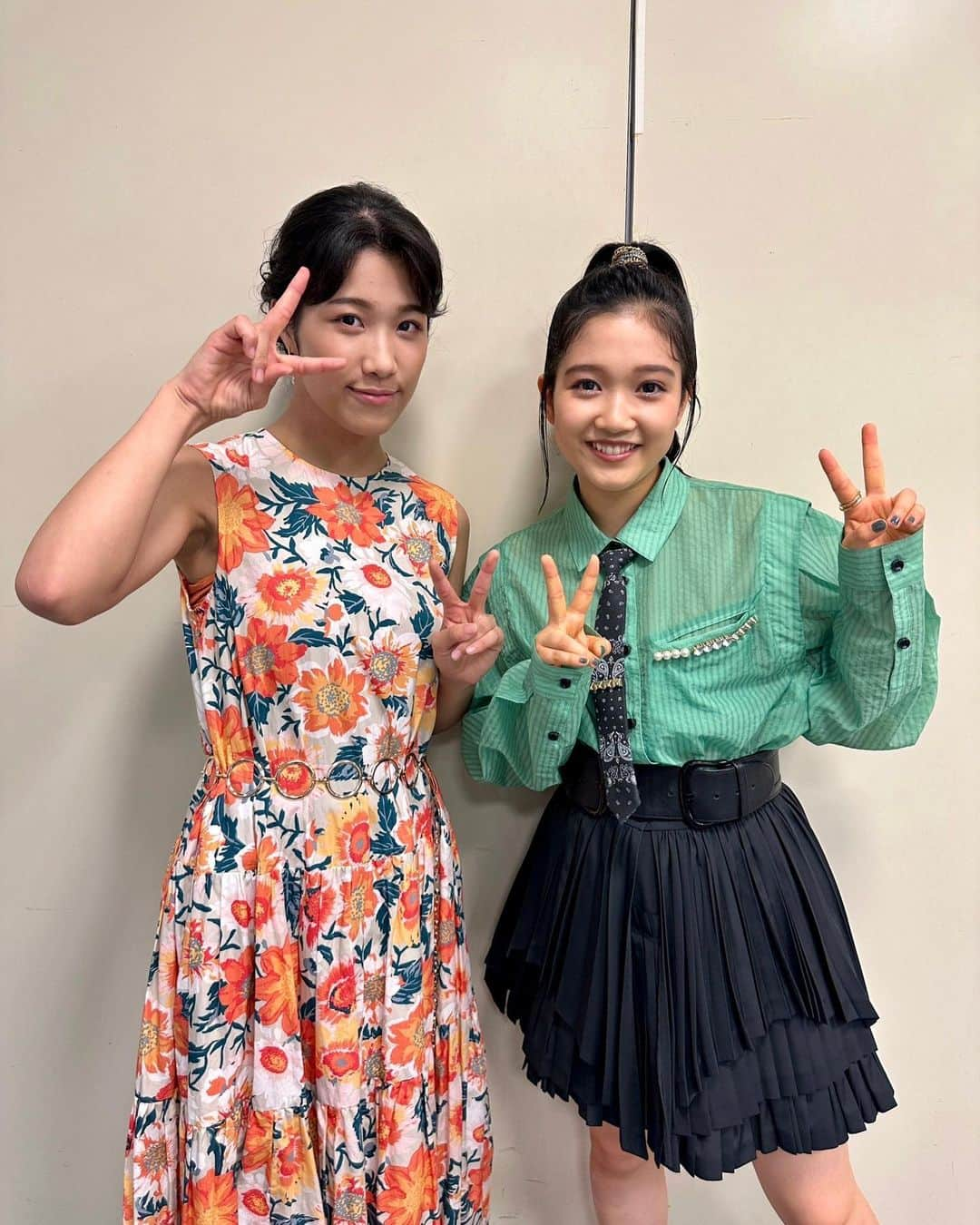 山崎玲奈さんのインスタグラム写真 - (山崎玲奈Instagram)「『 #ハマダ歌謡祭 』 ご覧頂けましたか〜🤩 今回のお衣装もとってもかっこよくて、ピーター・パンぽい色も最高にお気に入りです🧚‍♂️✨️ ・ 「スターマイン」を一緒にデュエットした #斎藤瑠希 さん📸  #ミュージカル #北斗の拳  で共演した #桑原愛佳 ちゃん📸 ・  #オオカミ少年   #ルーキー チーム  #今回もめちゃくちゃ楽しかった   #大貫勇輔 さん（#ケンシロウ ）とも撮りたかったなぁ🥲 #Tverで見逃し配信も是非✨」8月4日 23時03分 - renayamasaki07