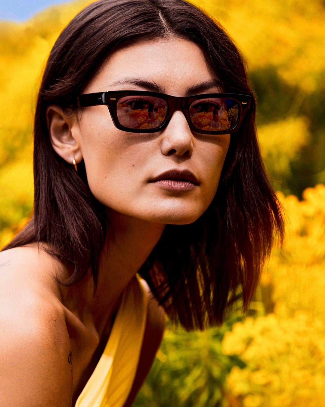 オリバーピープルズのインスタグラム：「Kaleidoscopic scenes in Davri. Handmade in Japan, Davri offers a fashionably shallow sunglass in a variety of captivating colors.」