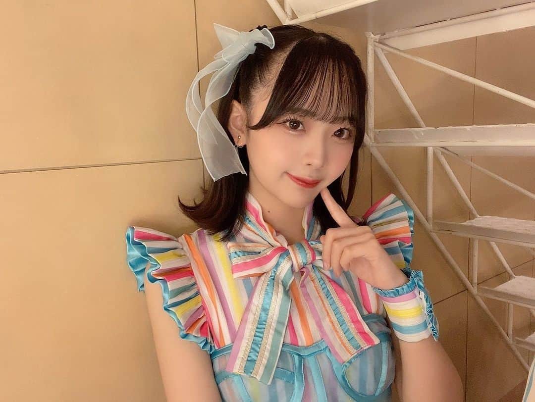 川嶋美晴さんのインスタグラム写真 - (川嶋美晴Instagram)「SKE48 SUMMER TOUR2023 初日Zepp Nagoya！ ありがとうございましたー！！  青ピンクのサイリウムもうちわもお顔もぜーんぶ見えて沢山元気もらった☺️🎶  いつもありがとうー！  ソロでやった青春の水しぶき緊張したけどさいっこうに楽しかったです✌️  大阪もよろしくお願いします！！  ハーフツイン🎀🩵  #SKE48 #idol #アイドル衣装  #ヘアアレンジ #ハーフツイン」8月4日 23時15分 - miharun_48
