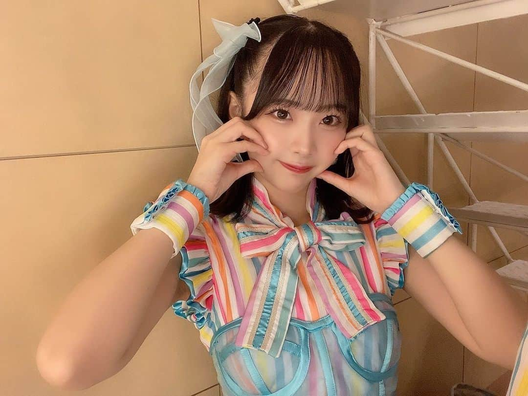 川嶋美晴のインスタグラム：「SKE48 SUMMER TOUR2023 初日Zepp Nagoya！ ありがとうございましたー！！  青ピンクのサイリウムもうちわもお顔もぜーんぶ見えて沢山元気もらった☺️🎶  いつもありがとうー！  ソロでやった青春の水しぶき緊張したけどさいっこうに楽しかったです✌️  大阪もよろしくお願いします！！  ハーフツイン🎀🩵  #SKE48 #idol #アイドル衣装  #ヘアアレンジ #ハーフツイン」