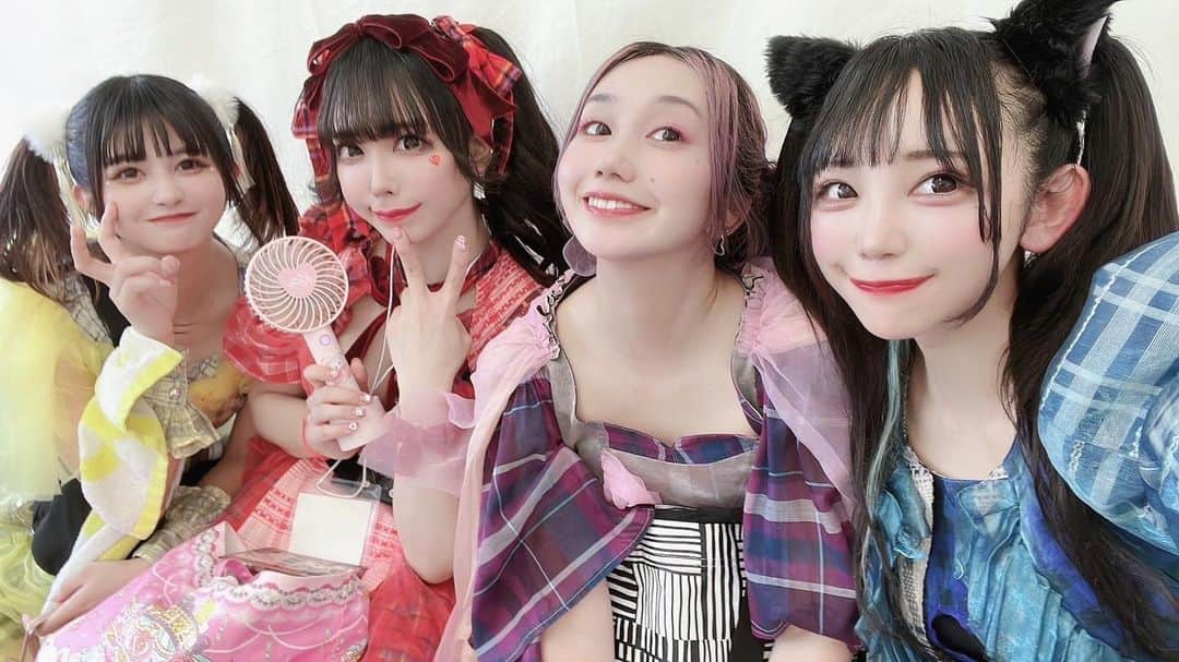ちゃんもも◎のインスタグラム：「なてゅの思い出〜☀️ バンもん！TIF10回目の出演だってさ👀 M-1ならあと5回出られるからまだまだ若手です🐣 #夏 #tif2023」