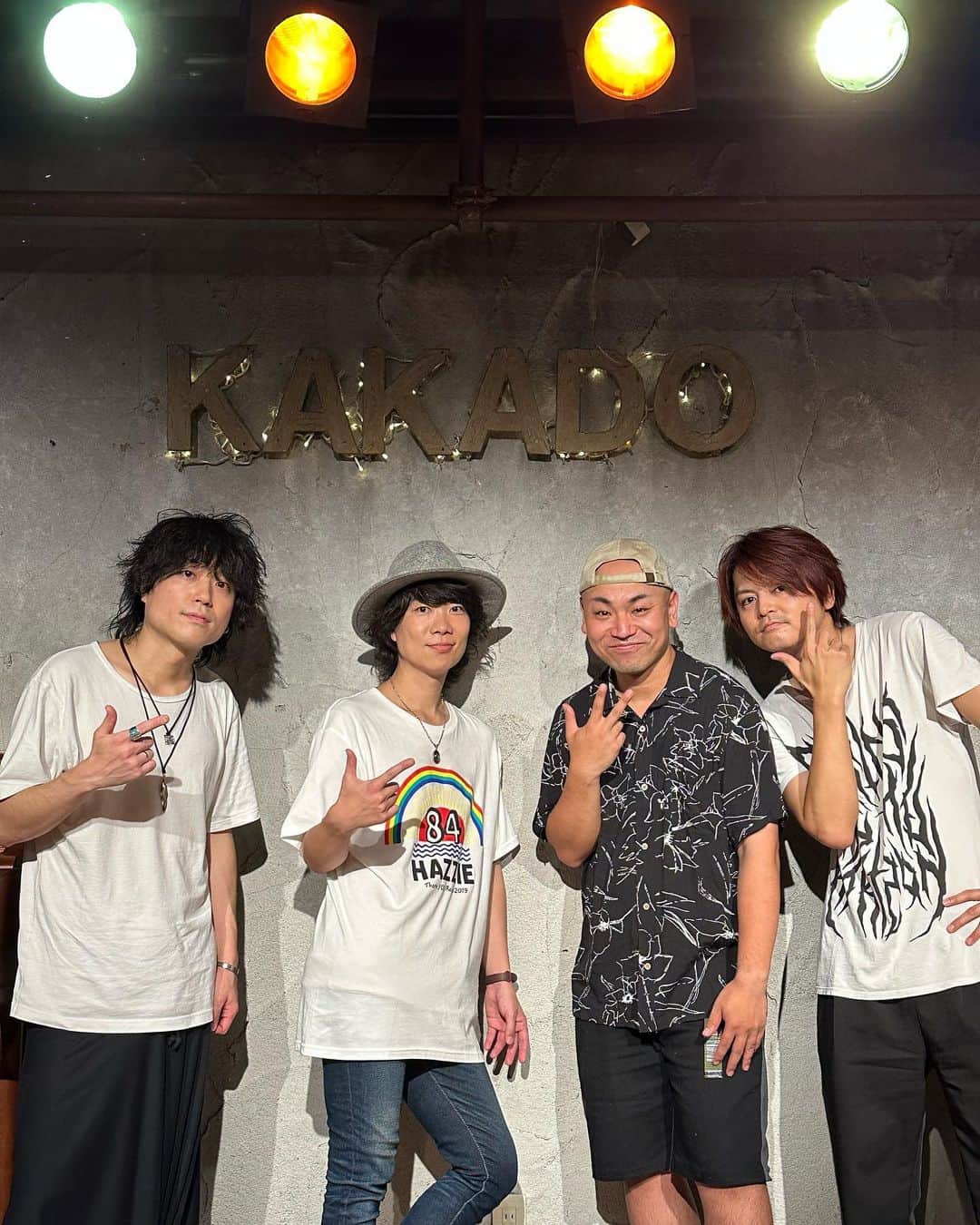 のインスタグラム：「8月4日ハジ→の日SP LIVE 2023 「原点。〜ZERO〜」  原点。というテーマで選んだ場所 KAKADO(※意味は「聖地」)で、  DJ O→SUN Piano hana Guitar ヨティ  最高の神メンたちと一緒に  最幸のLIVEができてマジ幸せでした！^ ^  今日、8月4日に、このメンバーで奏でたことにすごく意味があったんだ。そのことはまたいつか今度の機会に語りたいな。  今日のライブでは自分のこれからの具体的な目標も語りました。  それもまたちゃんと 文章にまとめてという形でも伝えたいな。　  ひとまずは2023.8.4のワンマンLIVEにて 生配信で、会場観覧で、 一緒に過ごしてくれたみんなに今の俺を見てもらい、感じてもらい、想いを伝えさせてもらいました。  ライブの写真などは明日明後日あたりにまたシェアさせてください。  何はともあれ、ハジ→の日、 ほんとにありがとう。  今日、一瞬でもハジ→を想ってくれた人へ。  ほんとうにありがとう。  ハジ→の日ワンマンLIVE、来年もやるよ。  2024年8月4日は日曜日だよ。  空けておいてね♪  今年はコンセプト上、 会場観覧は超少人数制のプレミアム LIVEでしたが、  来年は来年やるべき規模のもっと大きな会場でやります^ ^  楽しみにしててね♪  というわけで、♪  2023年8月4日ハジ→の日、 本当に本当にありがとうございました！！！！！  みんなのおかげで たくさんたくさんたーくさん、 笑顔になれたハジ→でした^_^  今日に感謝☆明日に感謝☆皆様に感謝。  2023年8月4日、 今日世界一の幸せ者より。  ありがとう♪」