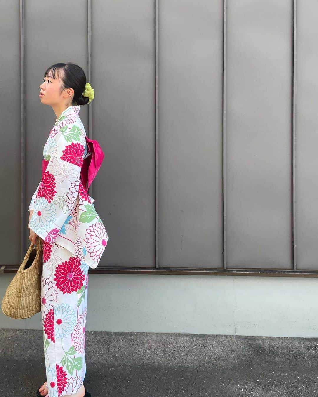 MICHICのインスタグラム：「＋＋＋ . . . 花火大会やお祭はもう一緒には行ってくれないけど 出掛けた先から楽しそうな写真が送られてくる  娘は夏休みめっちゃ満喫してる🌻 . . . ＋＋＋」