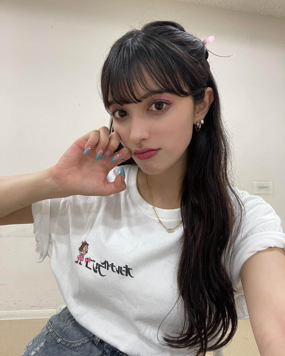 エブラヒミ椎菜のインスタグラム：「TOKYO IDOL FESTIVAL 2023 暑い中ありがとうございました✨️ 皆さんからパワーを頂けてもっと頑張ろうと思いました🫧♡  メイクもネイルもヘアも可愛くしたの〜🎀  #tif #tokyoidolfestival #tif2023」