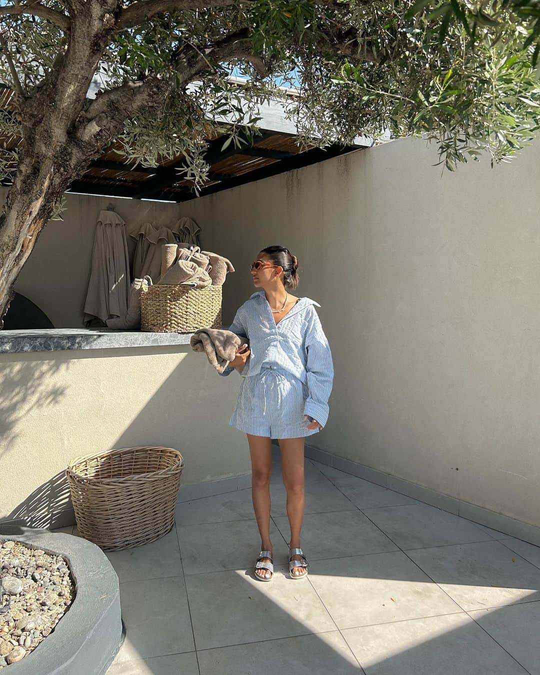 トップショップのインスタグラム：「Pyjamas for summer? Actually groundbreaking.   @sapna_rao wears the blue cotton pyjama set [129053886]」