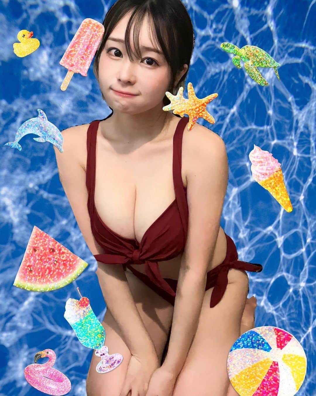 茜さやのインスタグラム：「overEさん（@for_overe）から プレゼントしていただいた水着を着てみたよ〜👙💕  可愛すぎる！ 可愛い上に胸をしっかりホールドしてくれて 後ろのフックもなんと２つついていて🗝  胸が大きくて水着心配だなぁて方にも ピッタリのデザインでした💕  普段撮影の時以外にガッツリ遊びたい時用の 水着に悩んでいましたが解決👏✨  是非胸の大きさで着る水着に困ってる方や そんな方が周りにいる方は インスタ見に行ってみてください🥂✨  #水着 #ビキニ　#プレゼント #綺麗に見える #プール行きたい #夏　#overE #overEコーデ　#コーデ　#Bikini #👙 #japanesegirl」