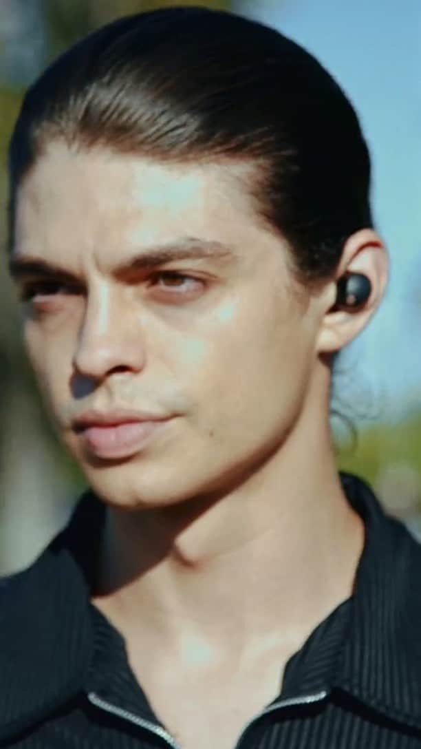 のインスタグラム：「Change the way you listen to music with the new WF-1000XM5 noise canceling earbuds. @ian_eastwood #SonyHeadphones #ForTheMusic」