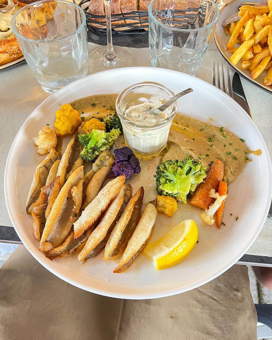モーガン・プレッセルさんのインスタグラム写真 - (モーガン・プレッセルInstagram)「Safe to say I ate pretty well in France 😋 I can confirm, this all tastes just as good as it looks! Which would you order? Tell me in the comments below ⬇️   @restaurantlaster  @beaurivagepalace  @villaborghese74  @evian_resort」8月4日 23時45分 - mpressel
