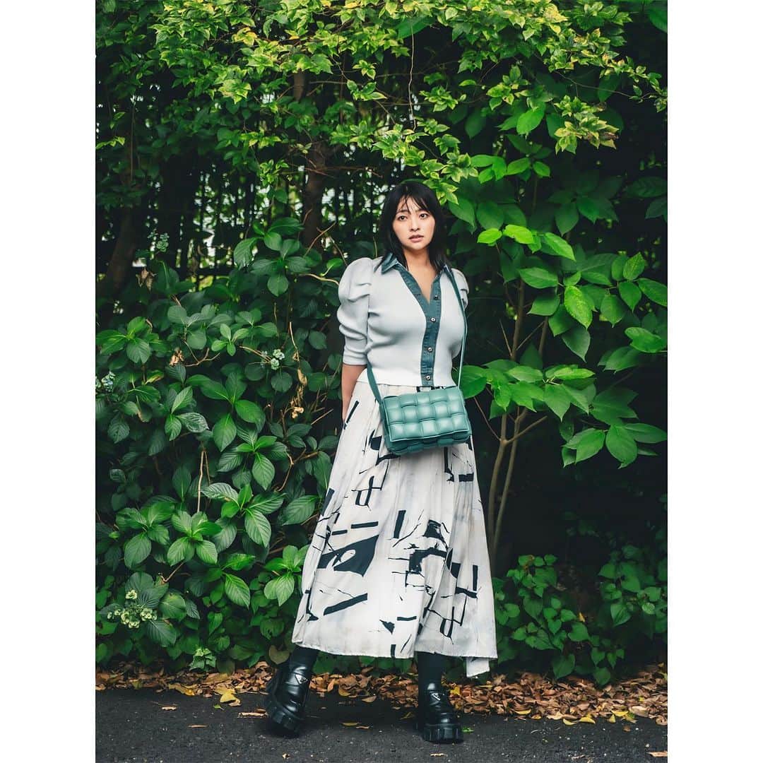 水崎綾女のインスタグラム：「Take a good rest. zzz  #camera #portrait #photo  #photography  #photographer   photo by @ryo.i.0923」
