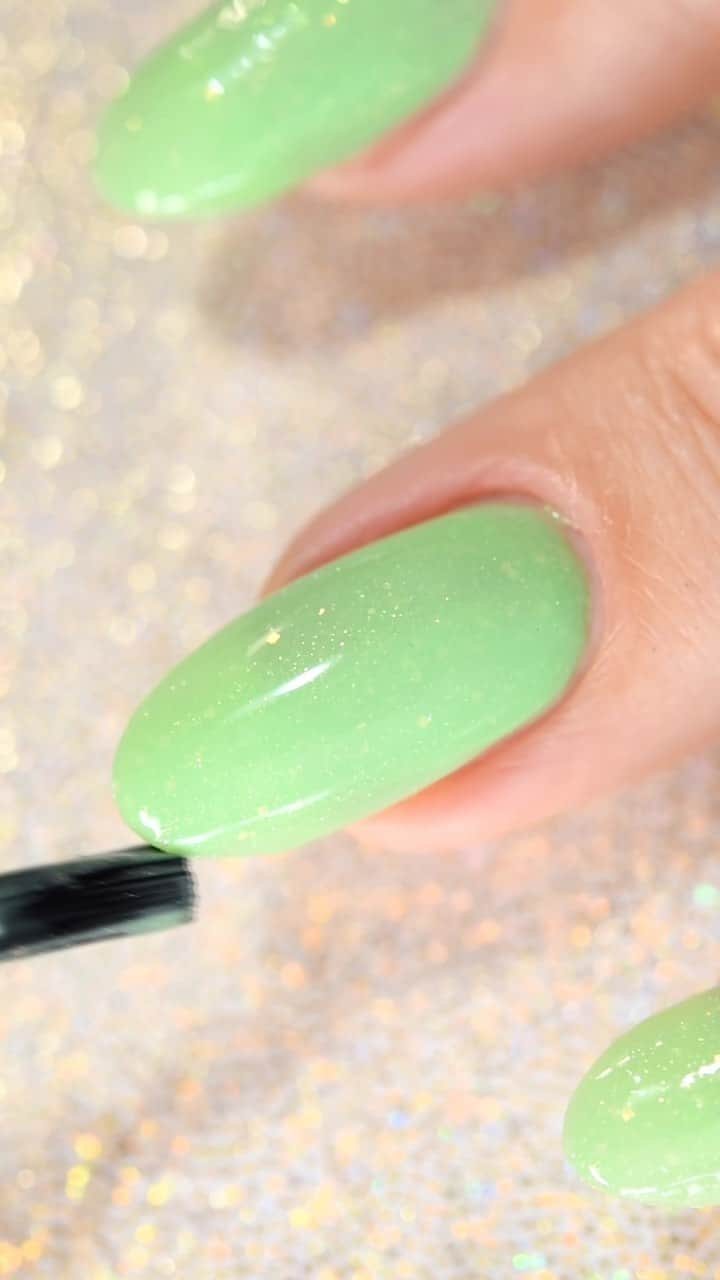 Sveta Sandersのインスタグラム：「Souffle 💚 от @tipsnailpolish из коллекции Sweets!」