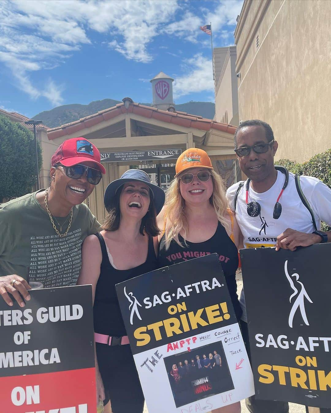 アイシャ・タイラーのインスタグラム：「Another powerful week on the picket line for @wgawest @wgaeast @wgastrikeunite @sagaftra. So much energy and enthusiasm for the fight for the working members of our unions and the future of the entertainment industry! Temperatures are in the 100s but our unions stay cool. 🧊   Postscript: It looks like the #AMPTP and the @wgawest / @wgaeast are sitting down today. Hopefully we are entering the final days of the strike. But we won’t stop marching until we get fair contracts for all our members. A win for one labor union is a win for all. 👊🏾✊🏾  #unionstrong 💪🏾」