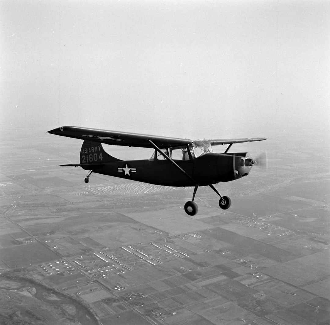lifeのインスタグラム：「Pilot flying a turbine-powered light plane over Illinois, United States, 1952.  (📷 Francis Miller/LIFE Picture Collection)   #LIFEMagazine #LIFEArchive #1950s #FrancisMiller #Aviation #AerialPhotography」
