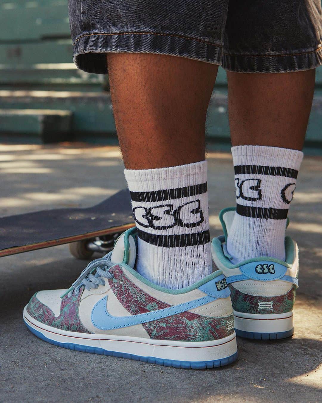 Nike Skateboardingのインスタグラム：「The SB Dunk Low by @crenshawskateclub builds off the distinct hues and patina from the neighborhood’s iconic sign while incorporating a unique pattern rendered in crackled leather overlays that provide a foundation to this neighborhood homage.  Available Saturday, August 5 exclusively in select skate shops. See more at NikeSB.com through the link in our bio.  📸 @_timhans」