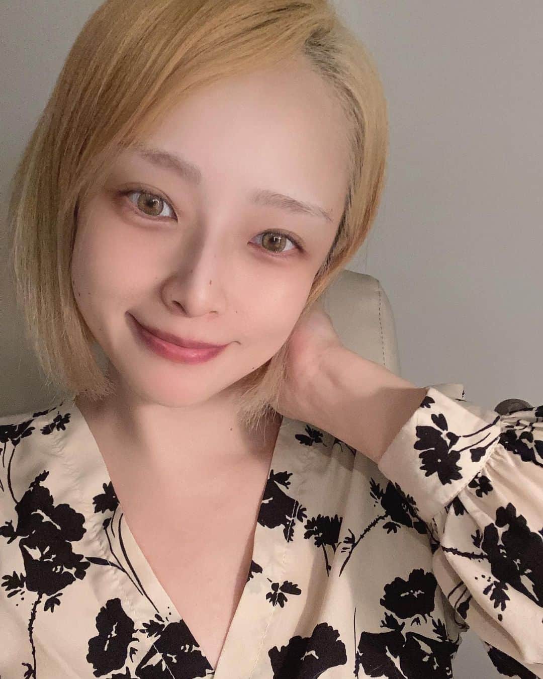 大谷雅恵のインスタグラム：「41年生きてきて生き方わかんなくなっちゃって  元々わかってなかったのかもしれないし  いまそうなってるのかもわからないけど  せっかくなら笑っていたいですね。」