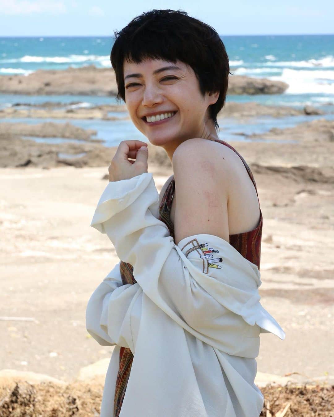小川夏果のインスタグラム：「種子島day1。海とわたし。 🌊 🌊 🌊 photo by @takuro.c.i  model @ogawanachu  camera #canon  #種子島 #海 #青い海 #青い空 #砂浜 #離島 #鹿児島 #海が好き  #sea #sealovers #sealife #seaside #seascape #japanese #japantravel  #smilemakeover #smiles  #everydaylife  #canonphoto」