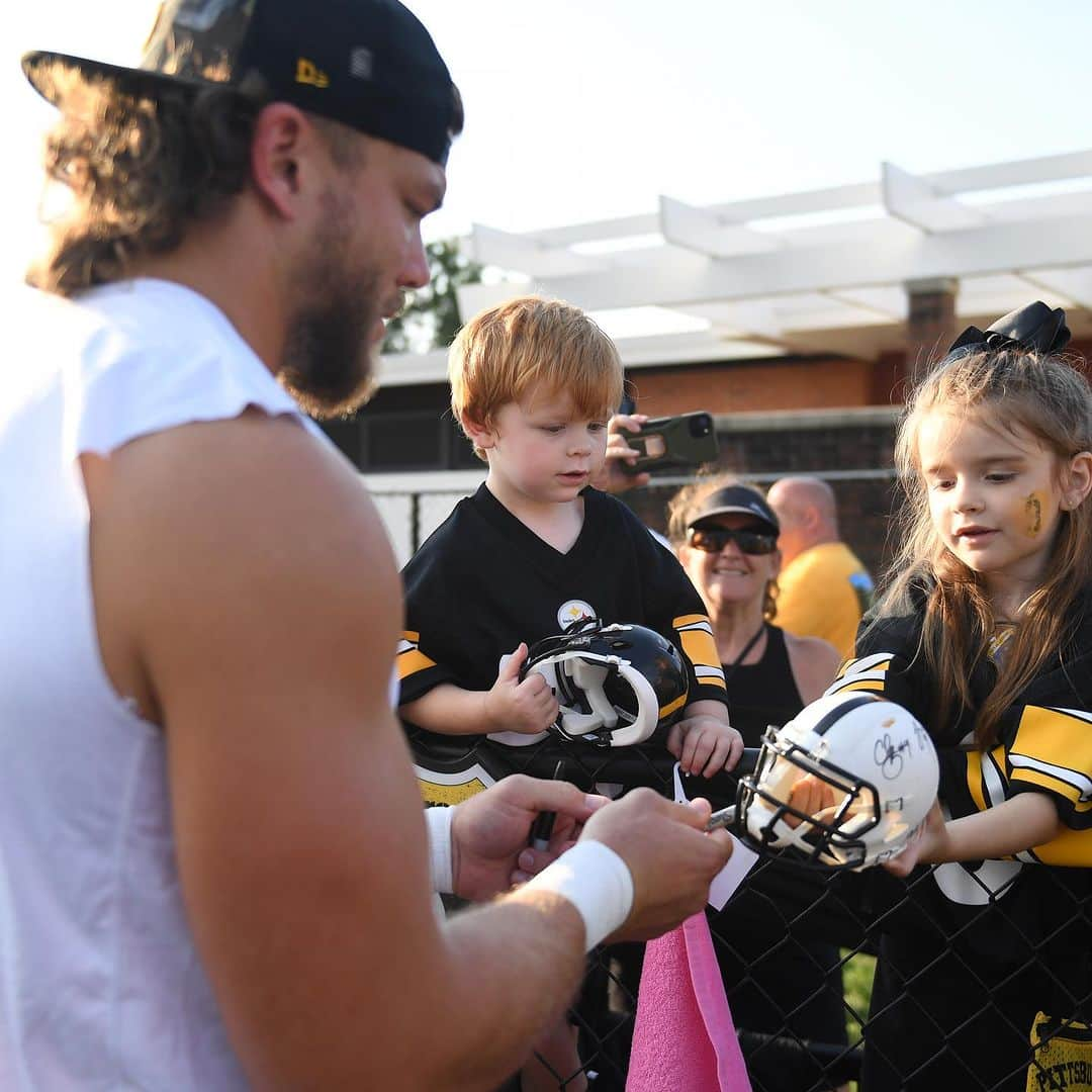 ピッツバーグ・スティーラーズさんのインスタグラム写真 - (ピッツバーグ・スティーラーズInstagram)「Showing love to #SteelersNation 🖤💛」8月5日 10時33分 - steelers