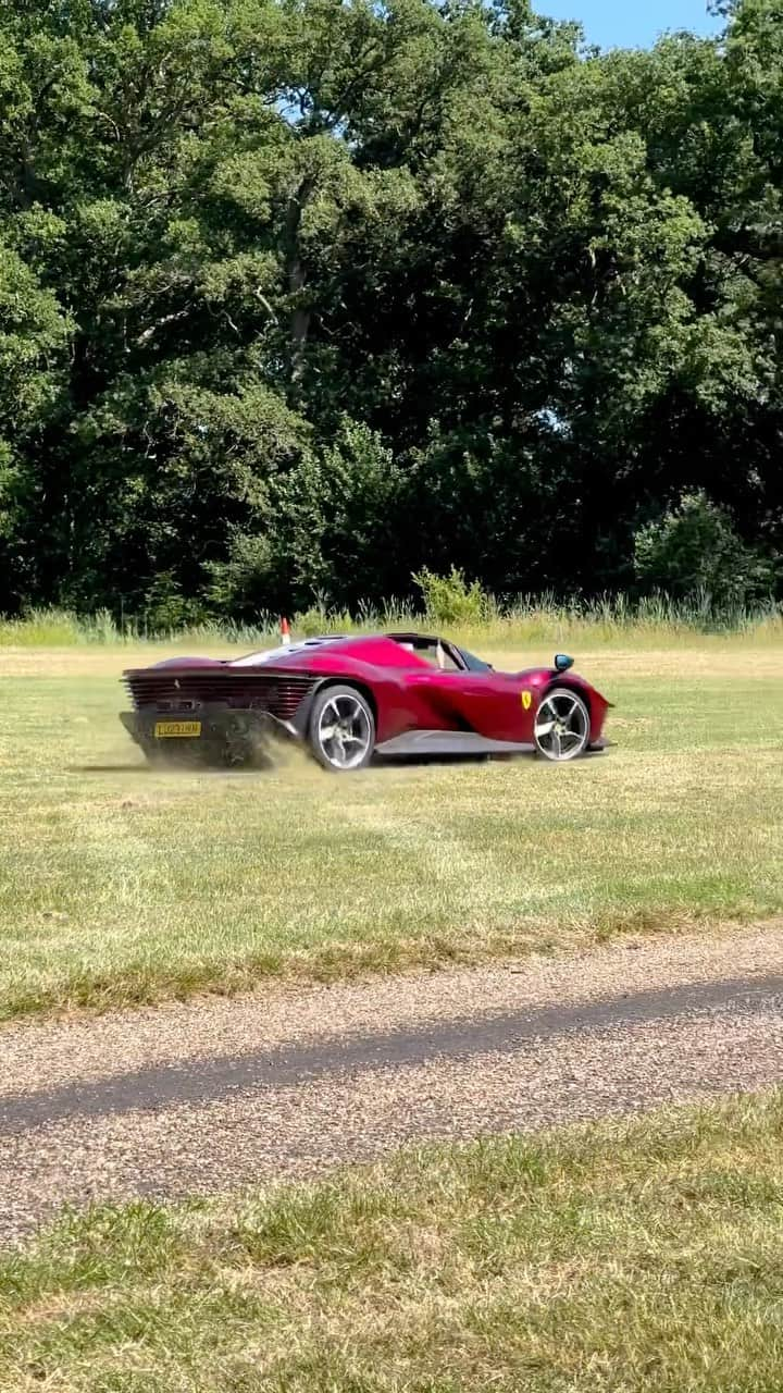 Dirk A. Productionsのインスタグラム：「FERRARI SP3 GONE MADDDD 🤯🔥 . . . #Ferrari #Daytona #DaytonaSP3 #FerrariSP3 #Donuts #FullSend #Wow #Reel @horsepower_hunters」