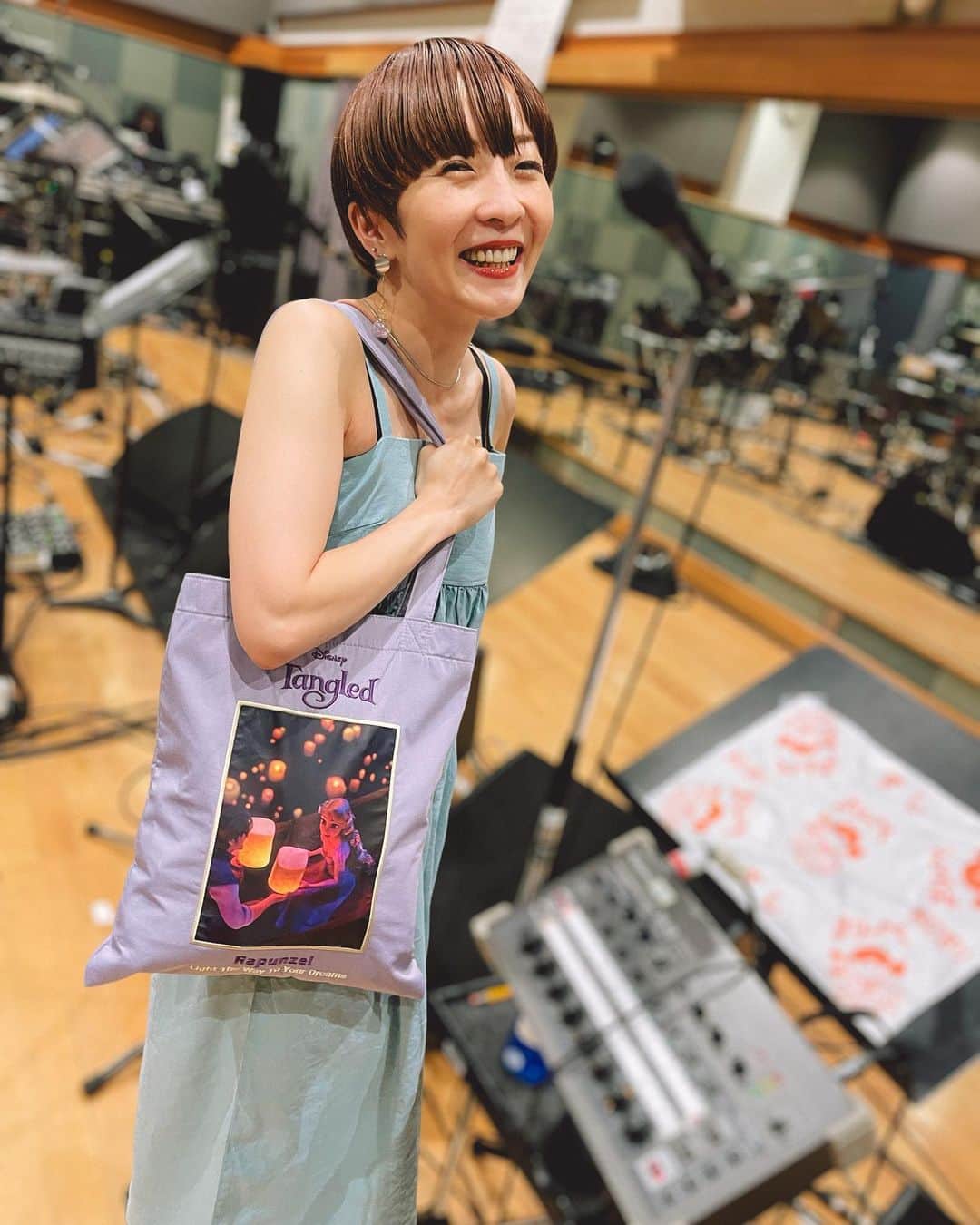 小此木まりのインスタグラム：「💜  母が送ってくれました ラプンツェルのトートバッグ  kawaii☺︎  #塔の上のラプンツェル #ラプンツェル #トートバッグ #👜 #💜」