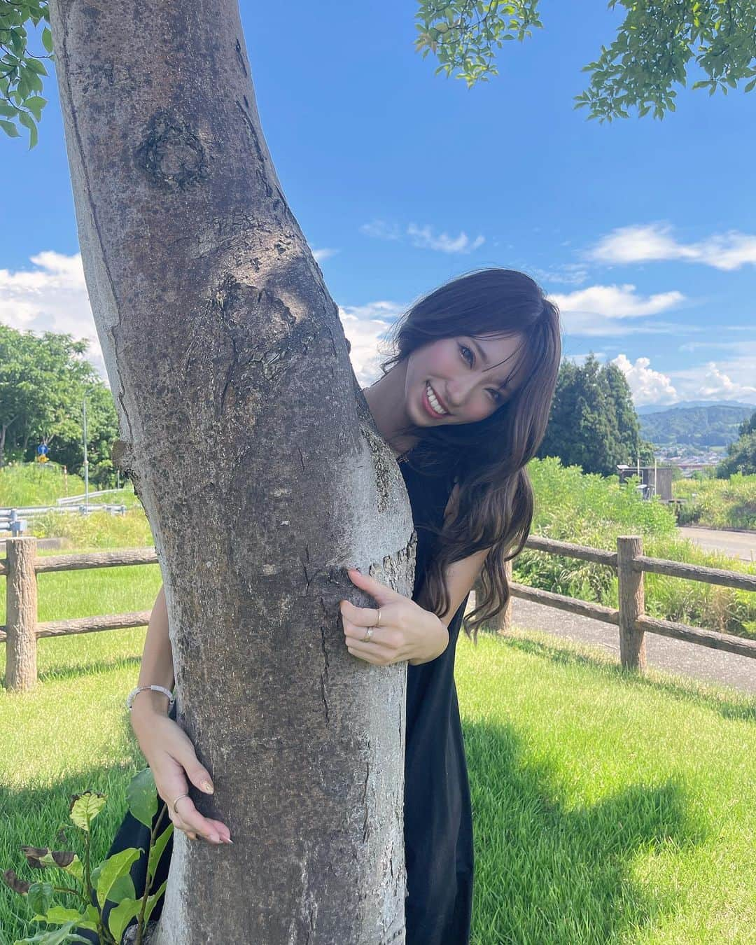 HIKARUさんのインスタグラム写真 - (HIKARUInstagram)「自然がいっぱい🥰🌟  #ギャル　#日焼け #黒肌　#日サロ　#グラビア　#水着  #金髪 #撮影　#プラチナムプロダクション  #メイク　#レースクイーン　#ラウンドガール」8月5日 10時58分 - hikaru__0211