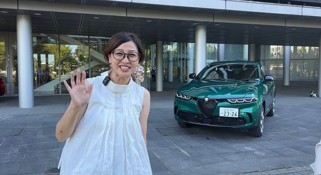 吉田由美さんのインスタグラム写真 - (吉田由美Instagram)「アルファロメオ 「トナーレPHEV Q4」の 動画公開しました！  今回は、車両紹介編！  ぜひご覧くださいませ😊  https://youtu.be/E4S_Wn0Ku64  #アルファロメオ　#アルファ　#トナーレ　#PHEV #プラグインハイブリッド　#alfaromeo  #tonale  #吉田由美　#吉田由美ちゃんねる　#yumiyoshida #youtube #youtuber」8月5日 11時02分 - yumi__yoshida