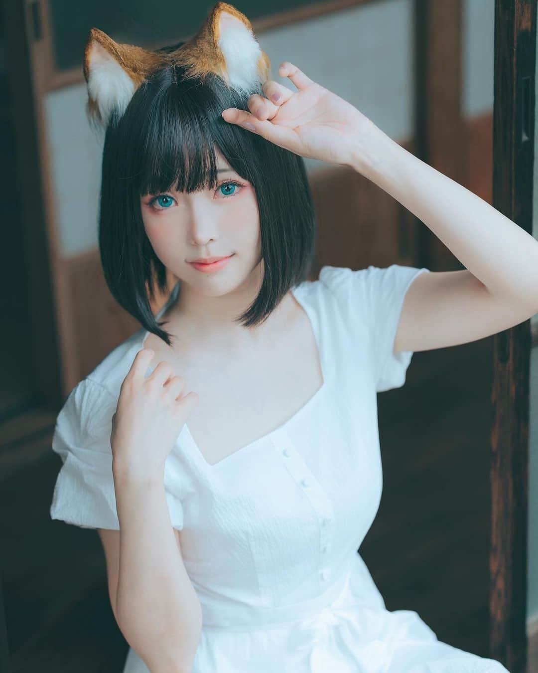 Elyのインスタグラム：「Ely will participate in the Summer Comiket 102 on August 13, /Booth:西き-04ab and the Taiwan FF event from August 18 to 20. /Booth: R23.24  ✨Lovely Notice 1.All the rewards for July have been sent out, including the D-set , selfies and videos. Please make sure to check them out! 2.The physical rewards for June are currently being packed in Taiwan. We apologize for the wait. Each package will also include an extra small gift - a Asuna card. Please be patient a little longer for the packages to arrive.  ✨夏コミ参加します！ 8月13日のスペース:西き-04ab お会いできるのを楽しみにしています🫶🏻  ✨提醒事項 Ely將會參加 8月13號的夏コミケ102 (攤位:西き-04ab 8/18-20的台灣FF41(攤位:R23.24 有來活動的話記得來找E子玩~(๑•ω-๑)♥  小提醒✨ 1.所有7月的獎勵已發出，包含D組寫真集自拍和影片，記得去確認喔! 2.實體獎勵"6月份"目前正在台灣打包中，不好意思讓大家久等，每個包裹都會多贈送一張明日奈透卡小禮物，請大家再稍稍等待包裹的抵達。」