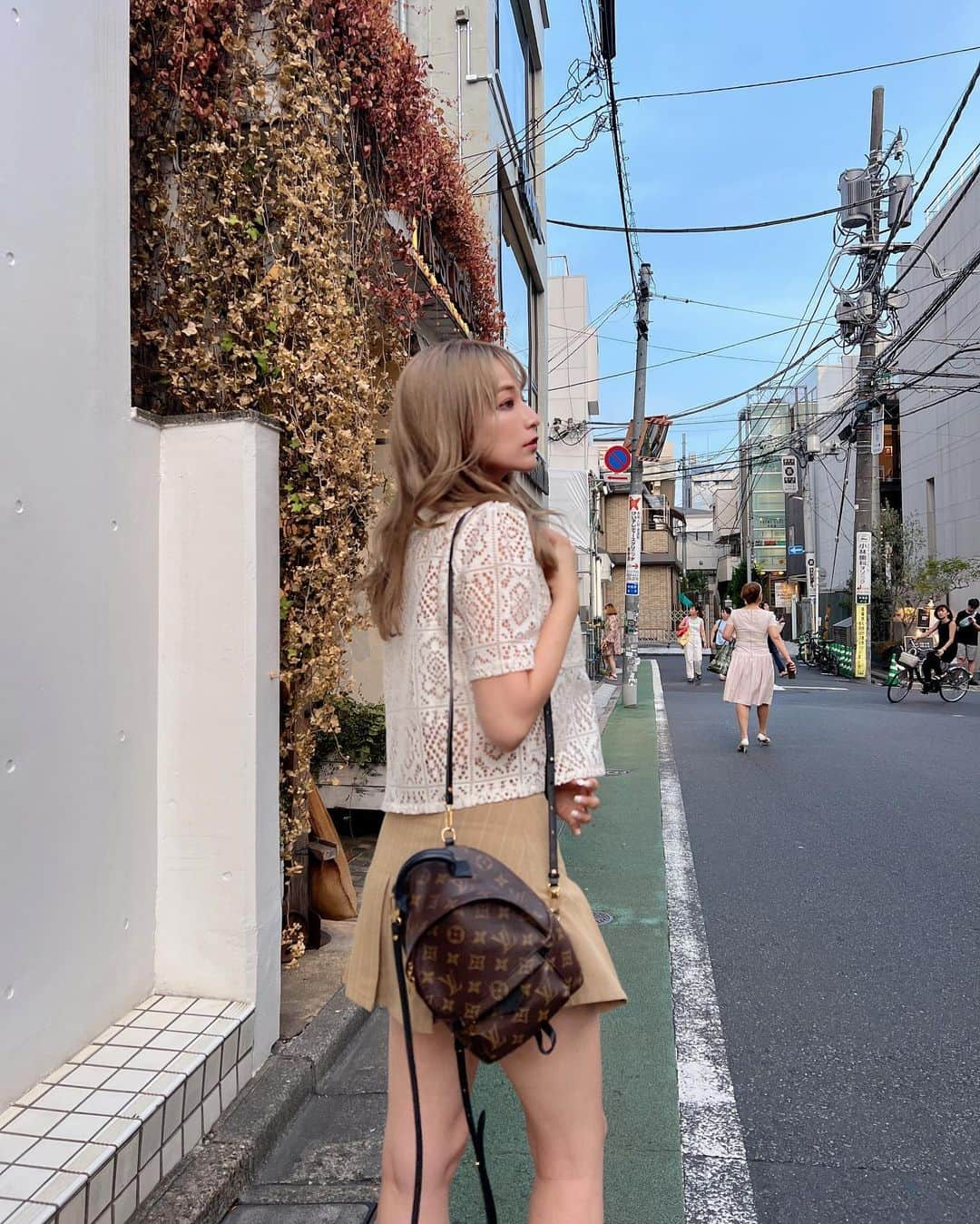 和栗汐里さんのインスタグラム写真 - (和栗汐里Instagram)「テーマは帰国子女👱🏻‍♀️え クロシェ レースショートシャツ♡ ストーリーのリンクにわかりやすく載せといた🔗 @shoplist_official @__ada.official__   #ショップリスト #SHOPLIST #pr #ada #ootd #ベージュカラー  #ベージュコーデ #初秋コーデ」8月5日 11時33分 - shipi0520