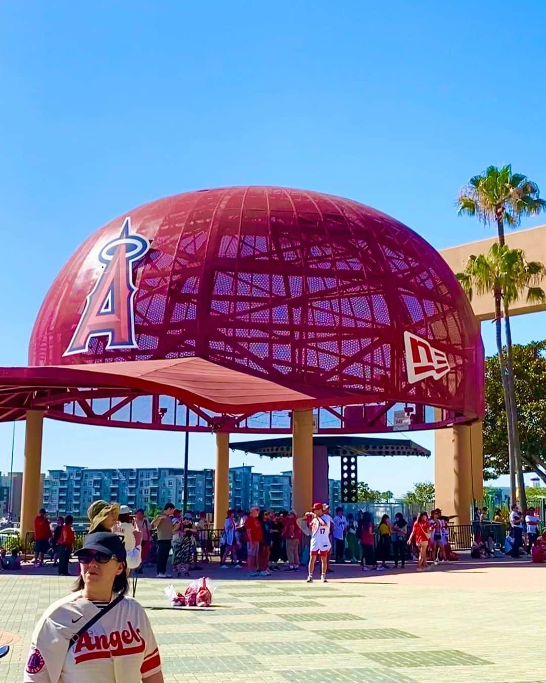涼紫央さんのインスタグラム写真 - (涼紫央Instagram)「AnaheimのAngeles Studiumへ行ってきました。 野球は全く詳しくないけど、LAまで来たら…と。 大谷翔平さんがピッチャーにバッターに大活躍、そして40号ホームランが見れてめちゃくちゃ楽しかった〜 ちょっとルールが分かってきたな…」8月5日 2時38分 - toitoitoi