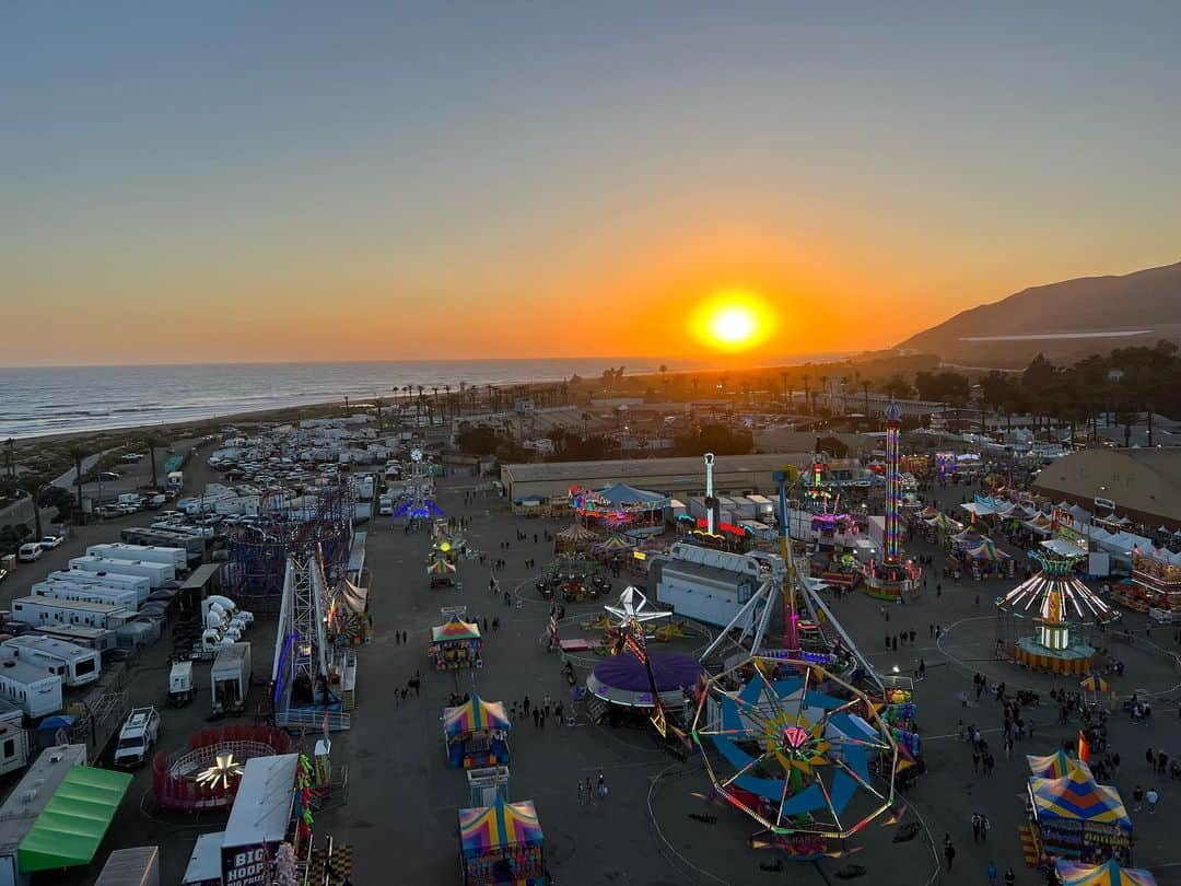 ショーン・ガンさんのインスタグラム写真 - (ショーン・ガンInstagram)「The Ventura County Fair delivered the goods. I wasn’t nervous at all on the Ferris wheel!」8月5日 2時59分 - thejudgegunn