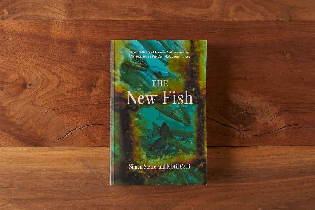 patagoniaさんのインスタグラム写真 - (patagoniaInstagram)「We’re so excited to announce the publication of our latest book, THE NEW FISH: THE TRUTH ABOUT FARMED SALMON AND THE CONSEQUENCES WE CAN NO LONGER IGNORE by Simen Sætre and Kjetil Østli.  THE NEW FISH takes an unflinching look at the global salmon industry, from its origins in the Scandinavian fjords to its expansion across oceans worldwide. This extraordinary exposé delves into the far-reaching impact of farmed salmon, tracing its path from a scientific innovation to a global gastronomic sensation, and its inadvertent destruction of the marine ecosystem.   A vital read for anyone interested in environmental stewardship, food security, and the complex interplay between the two.   Get your copy today through the link in bio!  Photo: Corin Smith (@smith_corin)」8月5日 3時04分 - patagonia