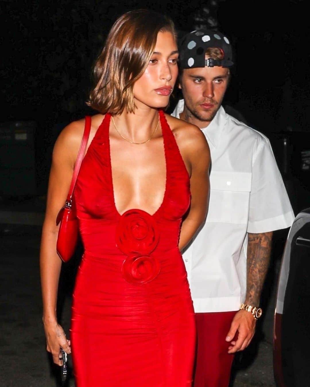 Just Jaredさんのインスタグラム写真 - (Just JaredInstagram)「Hailey & Justin Bieber coordinate outfits for date night in West Hollywood. #HaileyBieber #JustinBieber Photos: Backgrid」8月5日 3時30分 - justjared