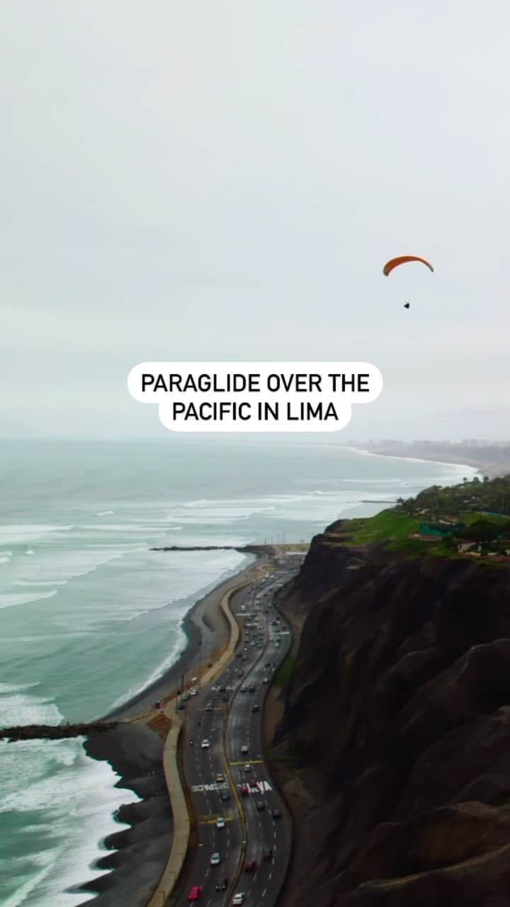 Lonely Planetのインスタグラム：「Lima, Peru is largely garúa (drizzle or mist) free, especially from December to February, so hit the skies if you’re feelin’ brave 😈 In the Miraflores section of the malecón, you can find tandem paragliding sessions if flying solo isn’t for you. Expect ~10min flight time over the coastline 🌊 Tag a friend who’s not afraid of heights!」