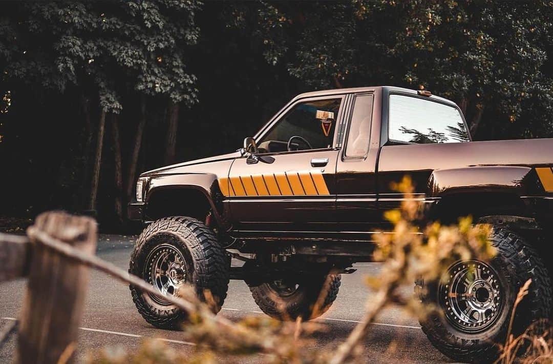 Poler Outdoor Stuffのインスタグラム：「Happy #adventuremobile Friday! This 2nd gen Toyota by @dru_bilt is beyond glorious! 😍」