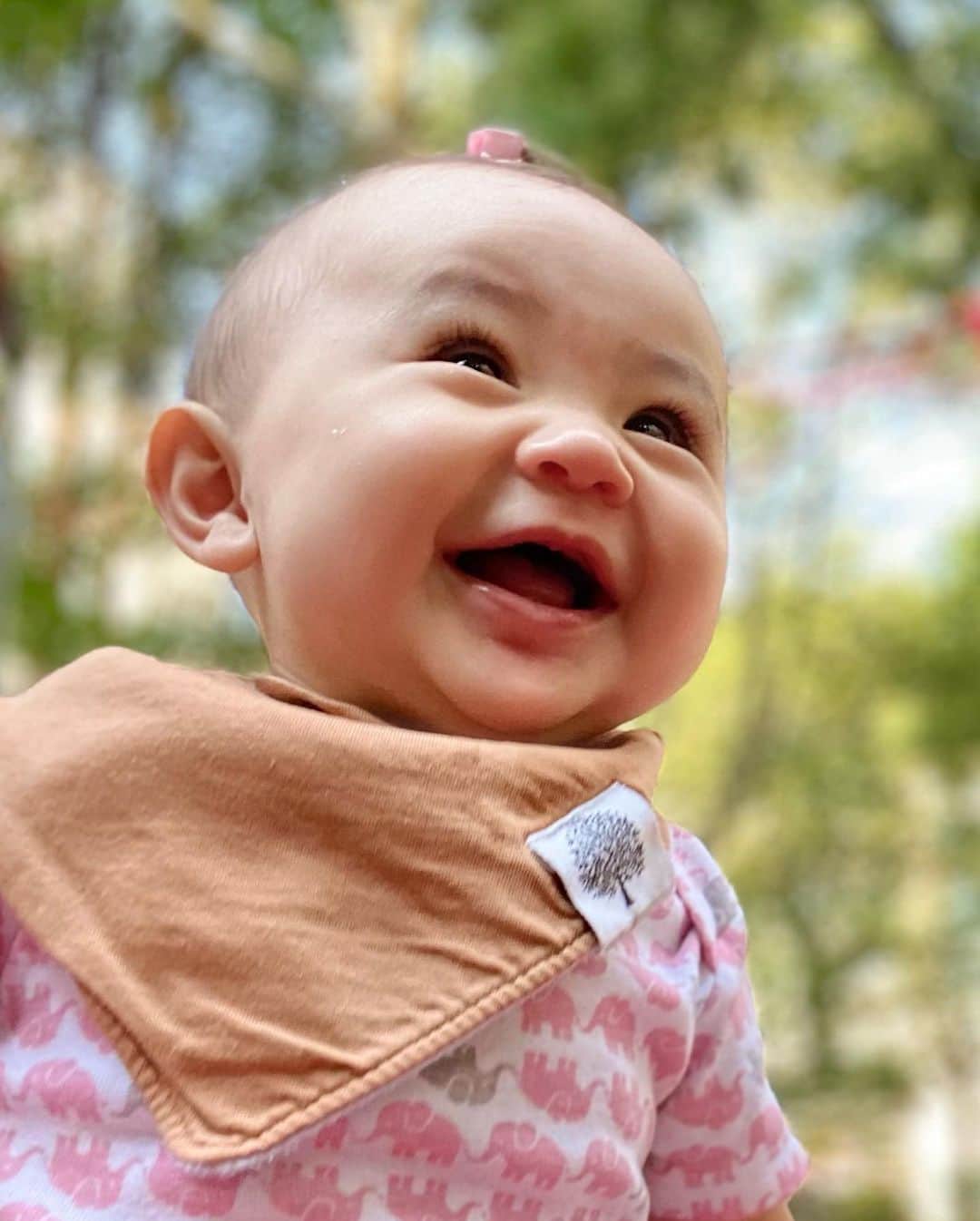 DOMINIQUE ANSEL BAKERYのインスタグラム：「Still the same smiling baby, who now smiles even in her sleep. #eliseansel」