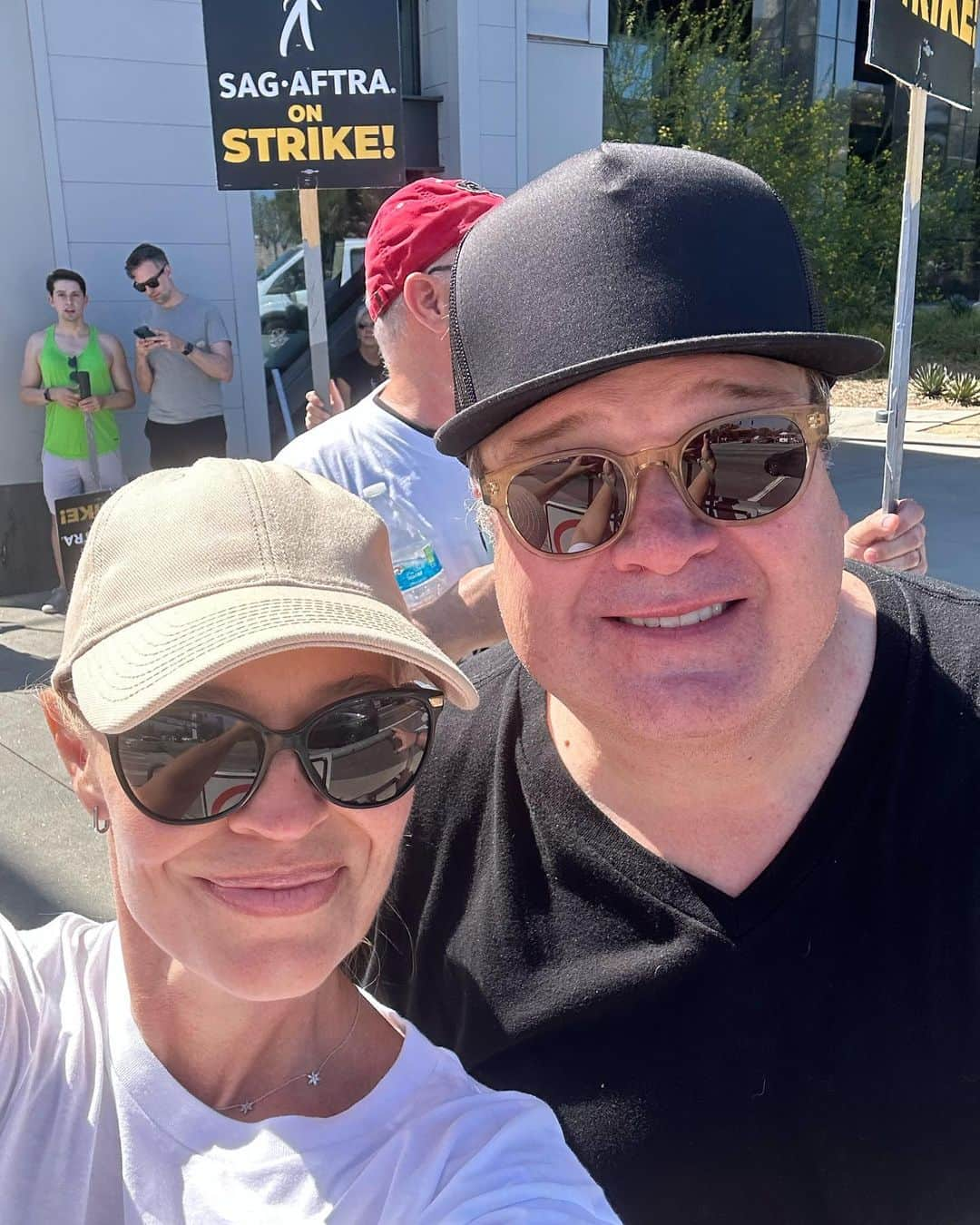 ジェリー・ライアンのインスタグラム：「Absolutely amazing morning at Universal with my union brothers & sisters (and some old friends I got to catch up with!) @sagaftra @ericstonestreet @missmarymmouser @santiagoc  #unionstrong #sagaftrastrong #1u」