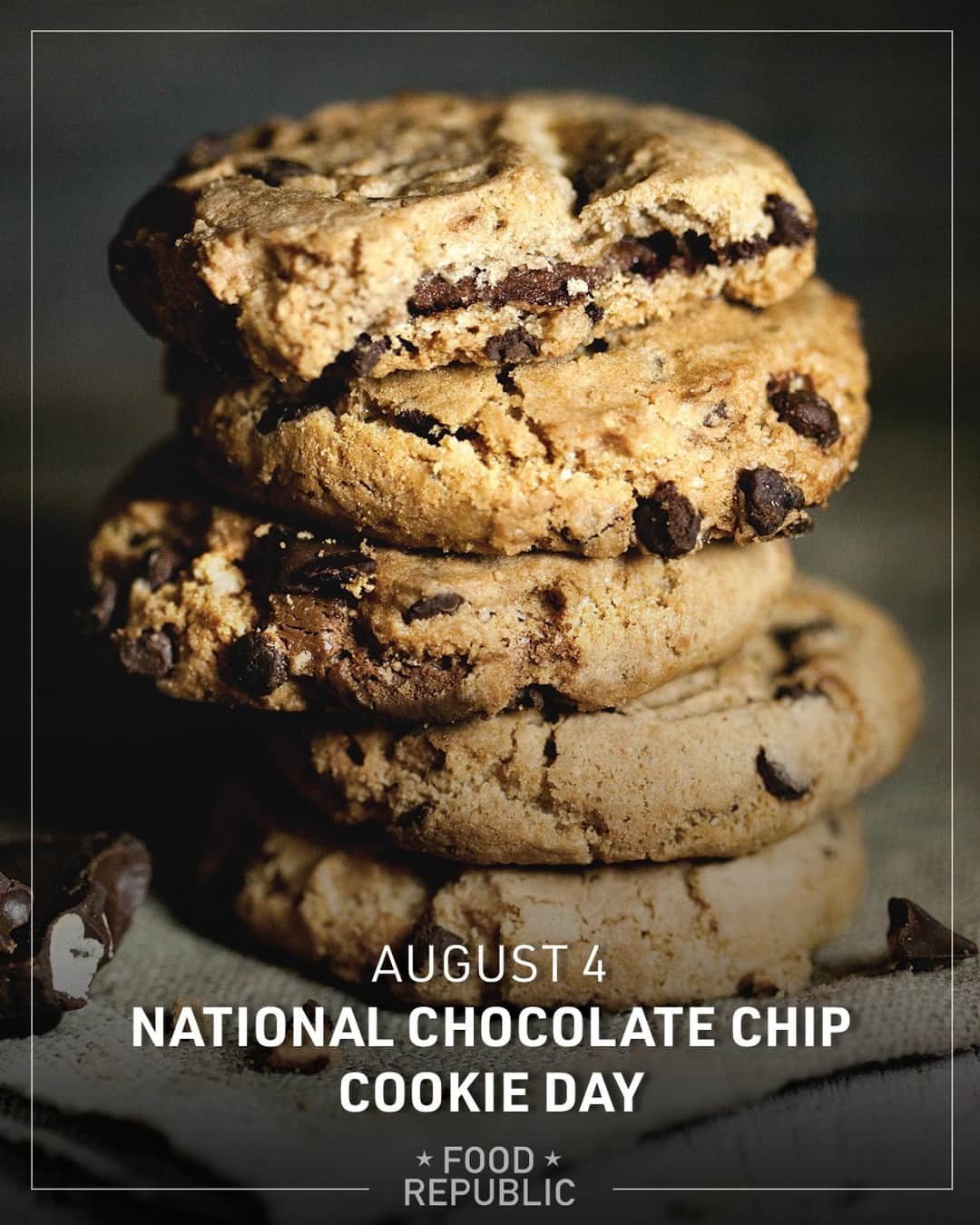 Food Republicさんのインスタグラム写真 - (Food RepublicInstagram)「Nothing beats a classic chocolate chip cookie! 🍪」8月5日 5時35分 - foodrepublic