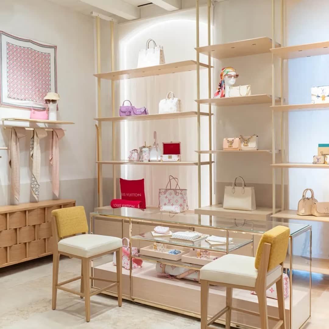 HYPEBEASTさんのインスタグラム写真 - (HYPEBEASTInstagram)「@hypebeaststyle: Following the opening of @louisvuitton's summertime café in Saint-Tropez, the fashion house looks to open a resort boutique store and its first Italian café in Taormina, Sicily.⁠ ⁠ The new store looks to the blue hues of the Mediterranean to inspire the decor combined with hits of the signature monogram found on the housewares. The fashion store concept will provide food, entertainment, technology, and more offering all-day services that span from breakfast to lunch created by Chef Roberto Toro.⁠ ⁠ Guests who visit the store will find ready-to-wear, bags, footwear and accessories from the LV by the Pool collection, as well as a special edition of the signature Neverfull tote bag.⁠ Take a look at the new venue above.⁠ Photo: Sabrina Battagliola/Louis Vuitton⁠」8月5日 5時40分 - hypebeast