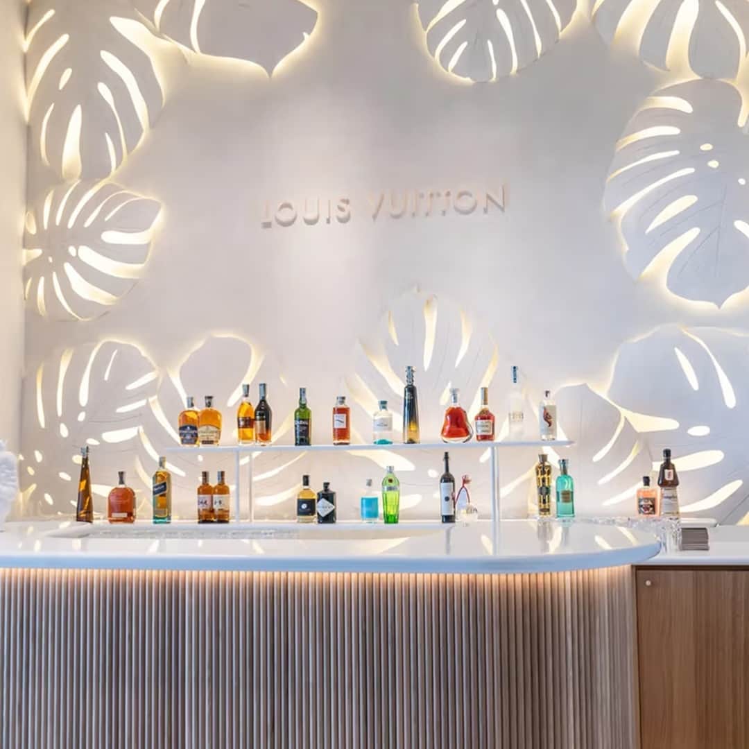 HYPEBEASTさんのインスタグラム写真 - (HYPEBEASTInstagram)「@hypebeaststyle: Following the opening of @louisvuitton's summertime café in Saint-Tropez, the fashion house looks to open a resort boutique store and its first Italian café in Taormina, Sicily.⁠ ⁠ The new store looks to the blue hues of the Mediterranean to inspire the decor combined with hits of the signature monogram found on the housewares. The fashion store concept will provide food, entertainment, technology, and more offering all-day services that span from breakfast to lunch created by Chef Roberto Toro.⁠ ⁠ Guests who visit the store will find ready-to-wear, bags, footwear and accessories from the LV by the Pool collection, as well as a special edition of the signature Neverfull tote bag.⁠ Take a look at the new venue above.⁠ Photo: Sabrina Battagliola/Louis Vuitton⁠」8月5日 5時40分 - hypebeast